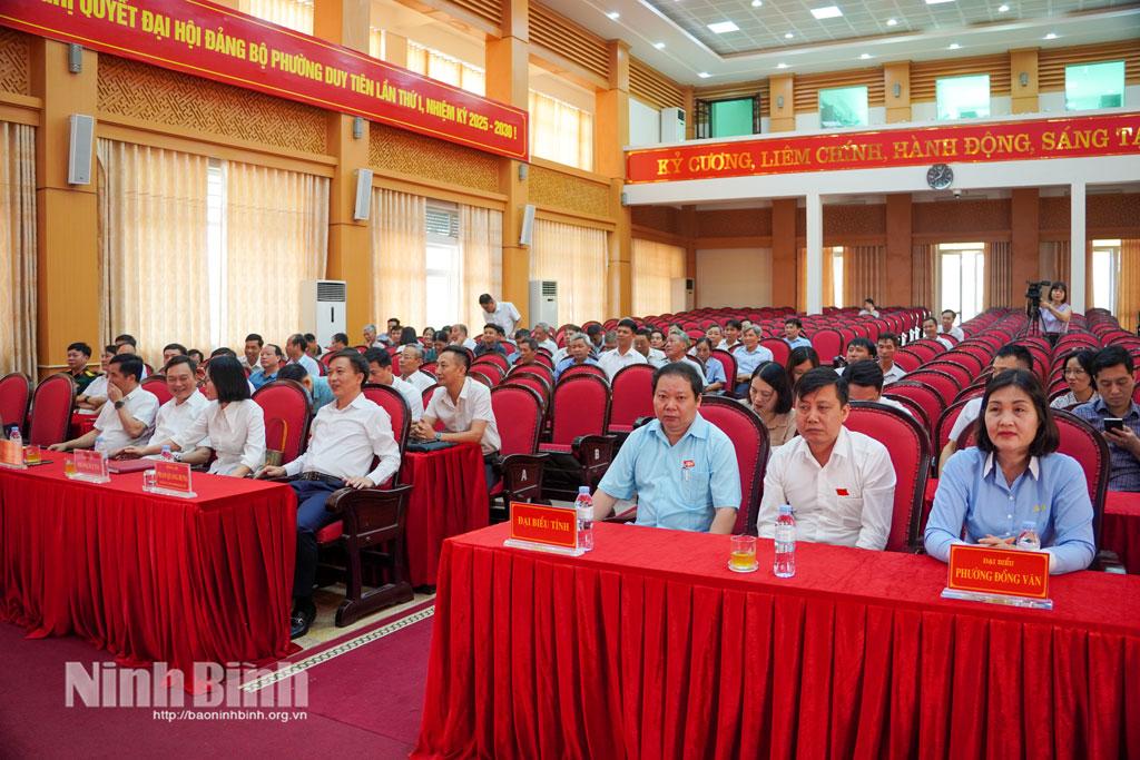 Các đại biểu dự hội nghị tiếp xúc cử tri tại phường Duy Tiên. Ảnh: Trần Thoan