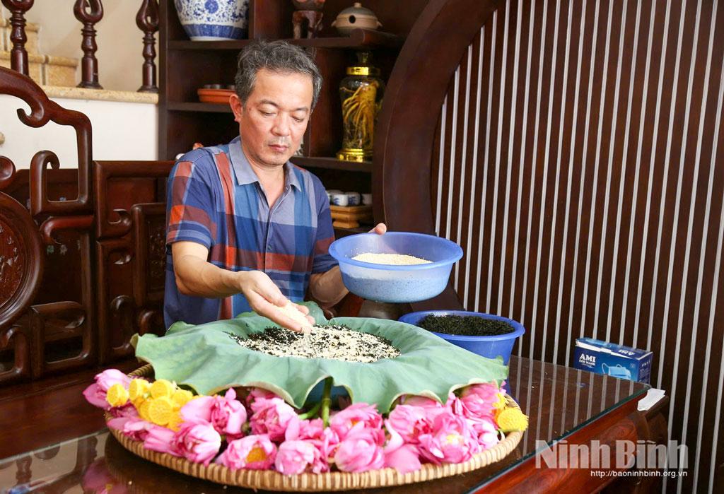 Anh Nguyễn Thanh, Chủ cơ sở trà sen Nguyễn Thanh ướp trà sen.
