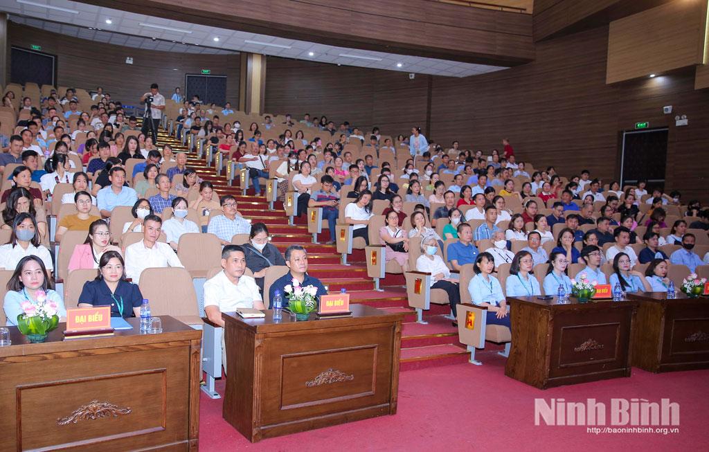Các đại biểu dự hội nghị.