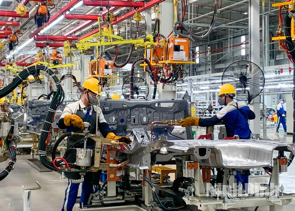 Dây chuyền sản xuất ô tô của Nhà máy Huyndai Thành Công số 2, KCN Gián Khẩu.