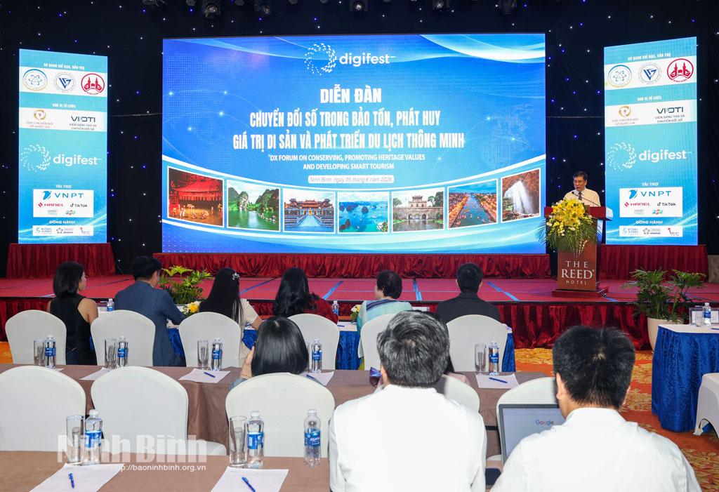 Quang cảnh Diễn đàn.