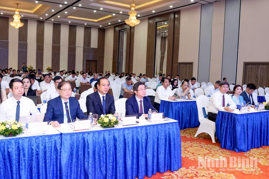 Các đại biểu dự Lễ khai mạc.
