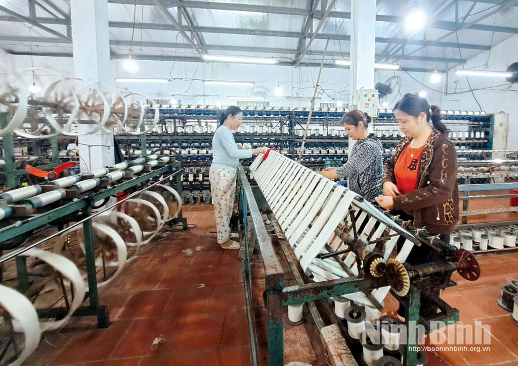 Nghề dệt lụa ở làng Cổ Chất, xã Ninh Giang.