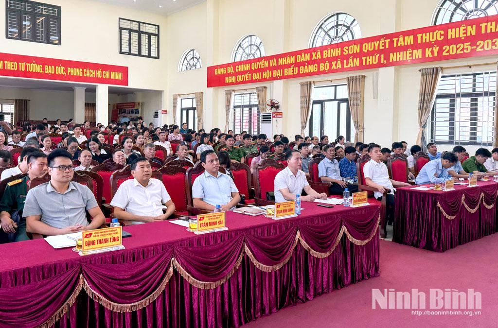 Các đại biểu dự hội nghị.