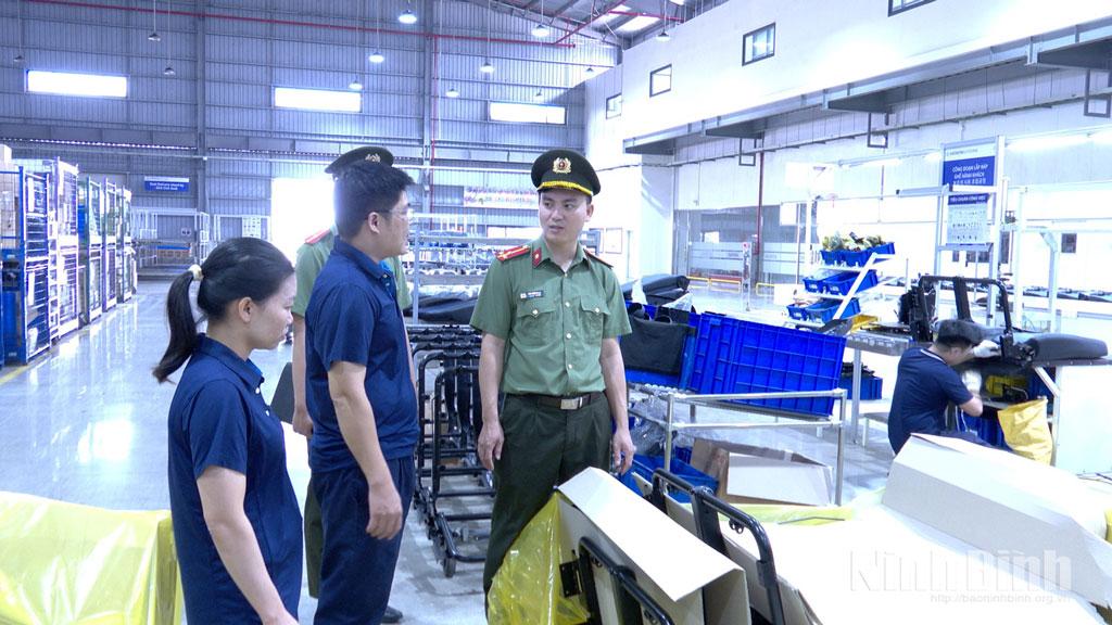 Công an tỉnh tăng cường các giải pháp cảnh báo vi phạm, rủi ro pháp lý liên quan đến tích hợp dữ liệu quản lý cho các doanh nghiệp.