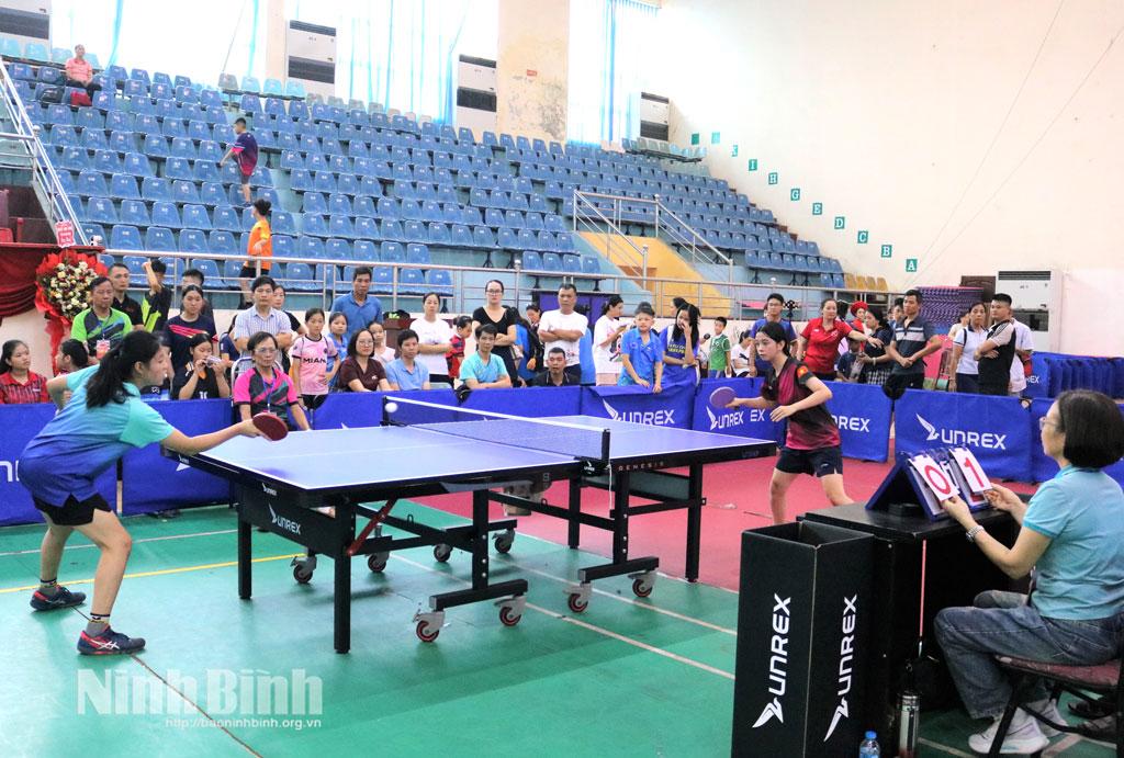 Một trận thi đấu chung kết nội dung đơn nữ U15.