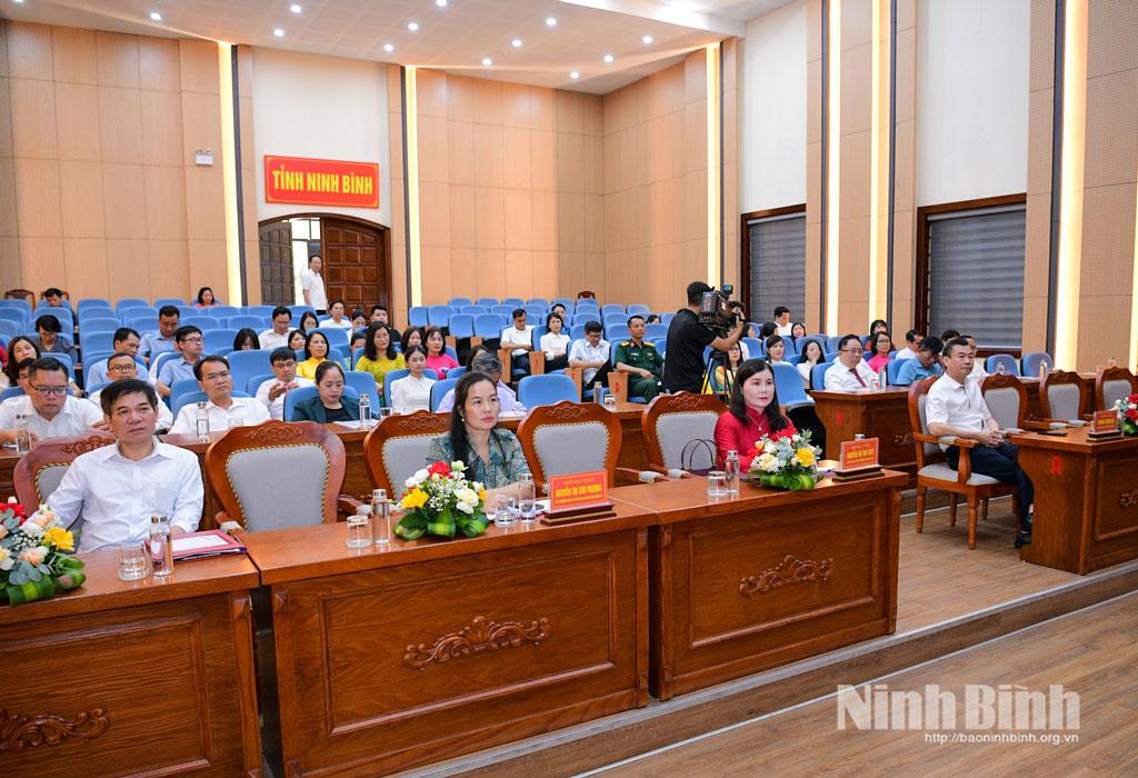Các đại biểu dự hội nghị.