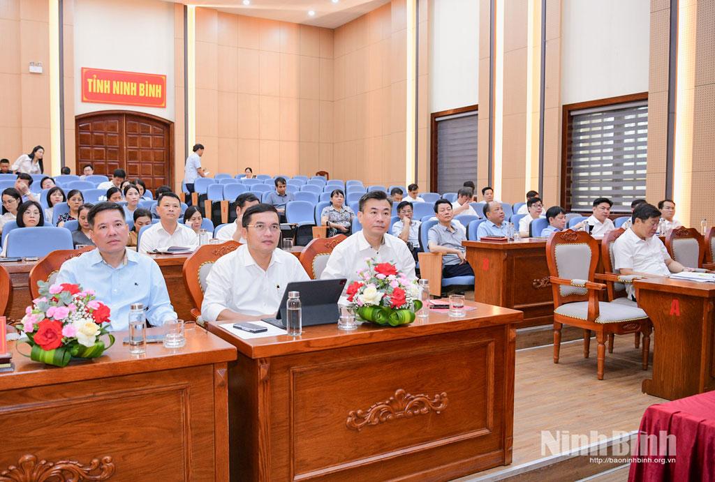 Các đại biểu dự hội nghị.
