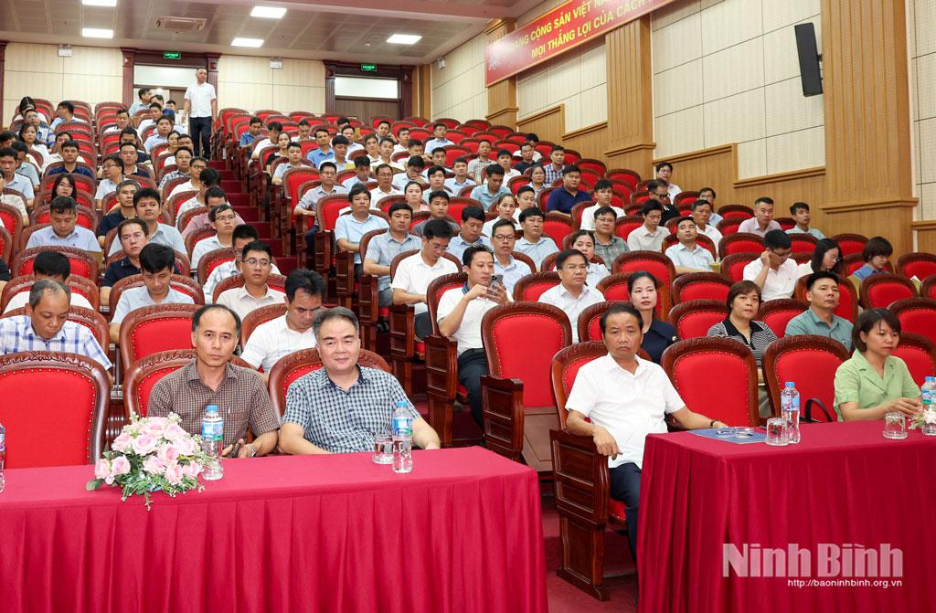 Các đại biểu dự hội nghị.