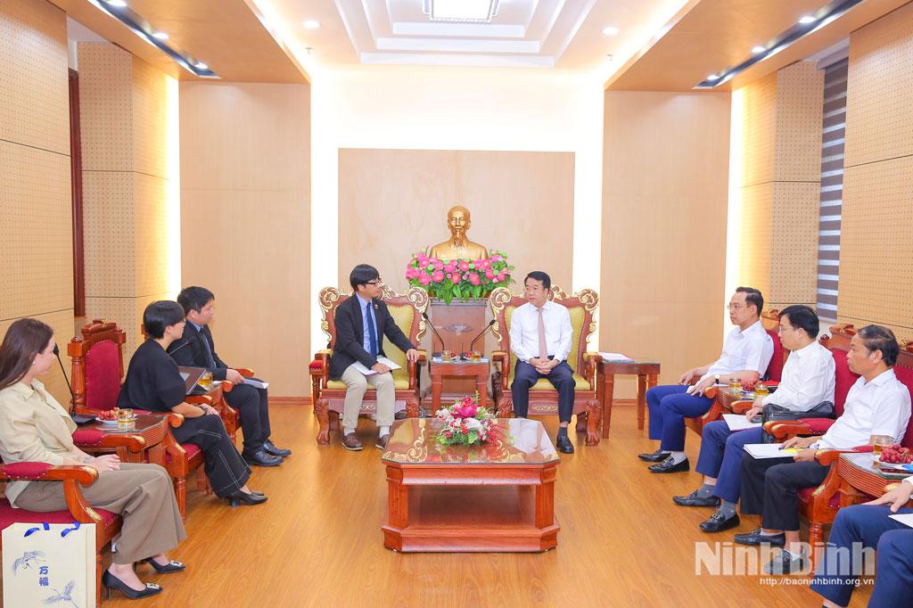 Quang cảnh buổi làm việc.
