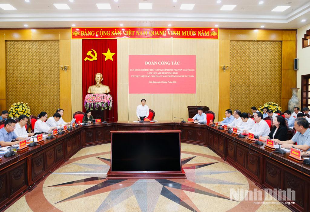 Quang cảnh buổi làm việc.