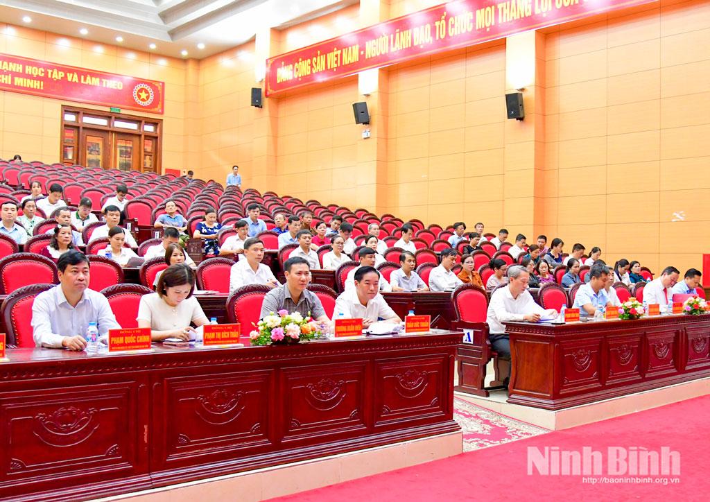 Các đại biểu dự hội nghị.