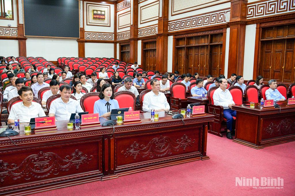 Các đại biểu dự hội nghị.