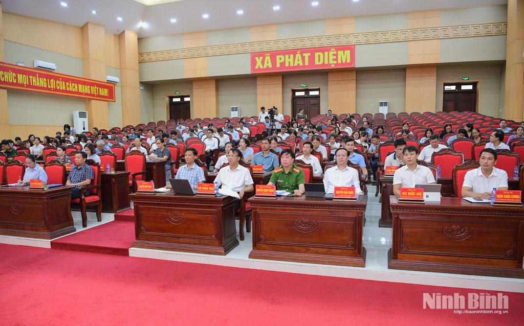 Các đại biểu dự hội nghị.