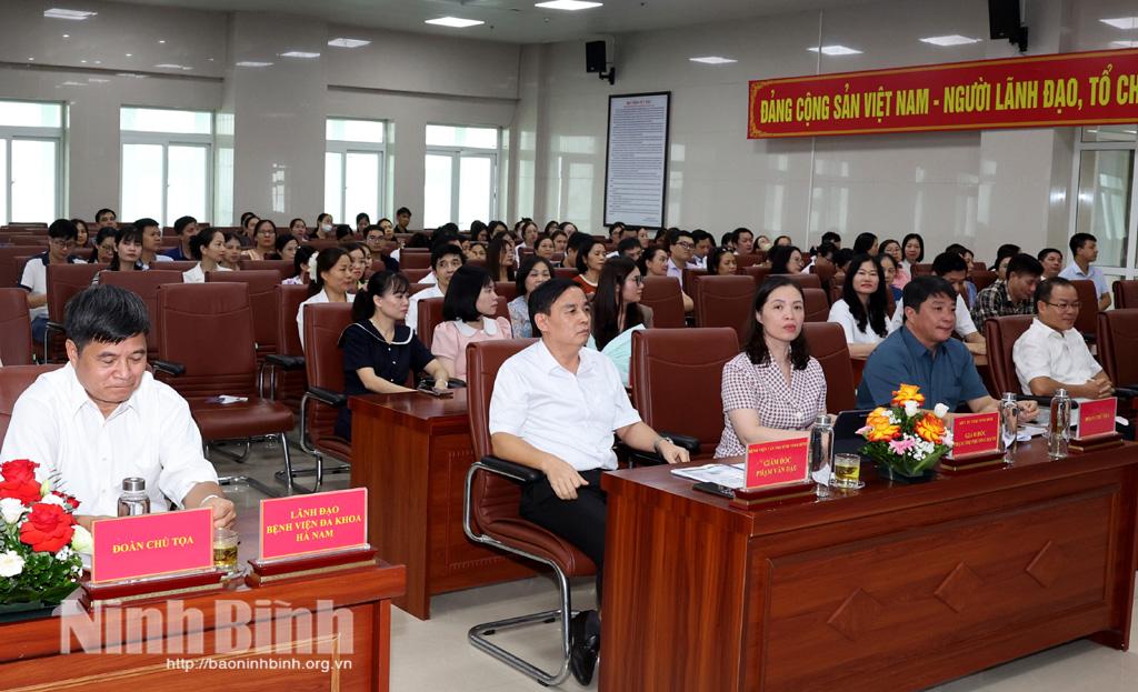 Các đại biểu dự Hội thảo.