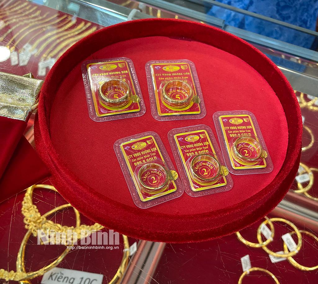 Giá vàng trong nước giảm vào sáng ngày 5/11.