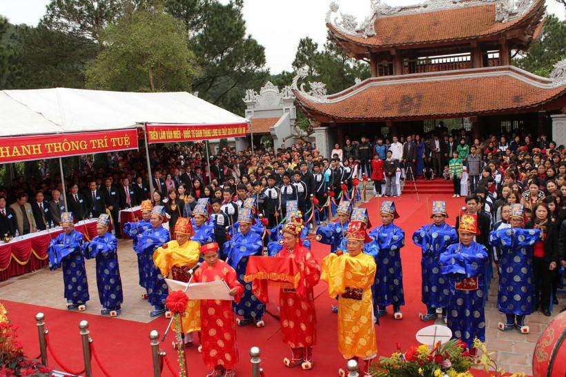 Lễ khai bút Đền thờ nhà giáo Chu Văn An, Chí Linh, Hải Phòng. (Ảnh: Diệu Thúy/TTXVN)