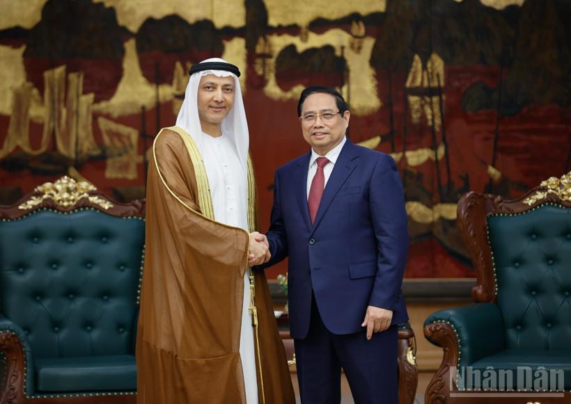 Thủ tướng Chính phủ Phạm Minh Chính và Đại sứ UAE tại Việt Nam Bader Abdullah Almatrooshi. (Ảnh: Trần Hải)