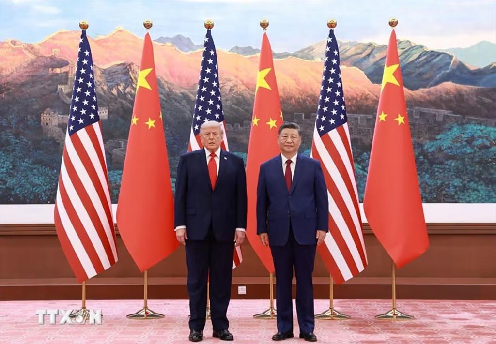 Chủ tịch Trung Quốc Tập Cận Bình (phải) trong cuộc hội đàm với Tổng thống Mỹ Donald Trump (trái, phía trước) đang ở thăm Bắc Kinh, ngày 14/5/2026. (Ảnh: THX/TTXVN)