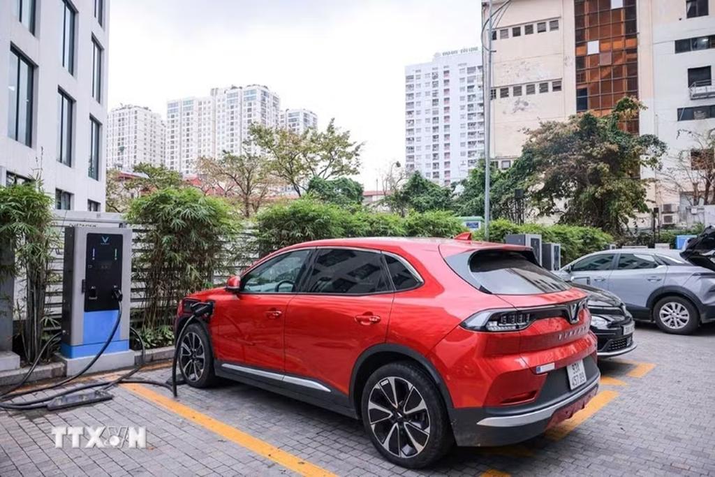 Ôtô điện được áp dụng lệ phí trước bạ lần đầu 0% đến hết năm 2030. (Ảnh: Hoàng Hiếu/TTXVN)
