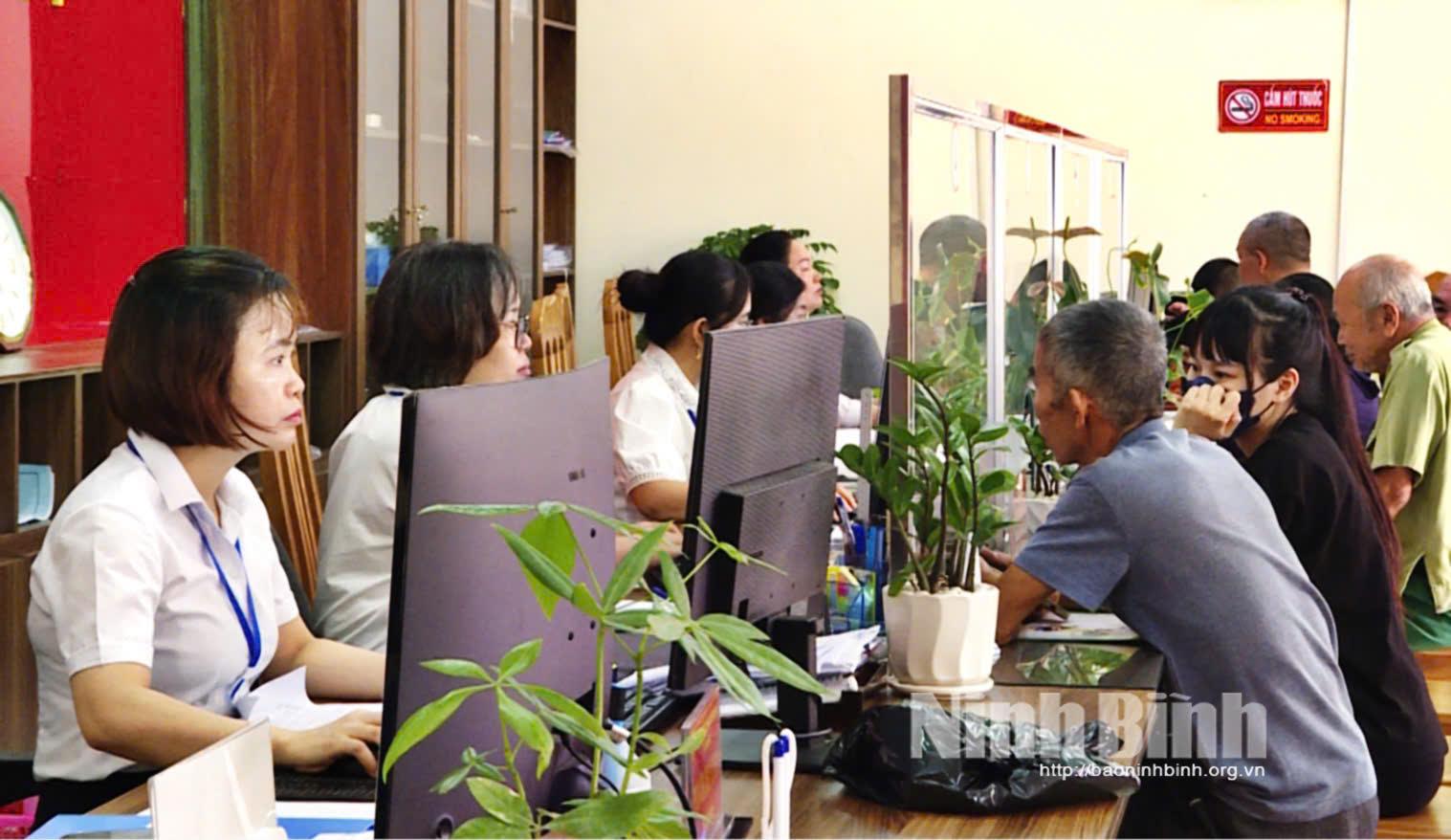 Trung tâm Phục vụ hành chính công xã Phú Sơn được đầu tư trang thiết bị hiện đại phục vụ nhân dân.