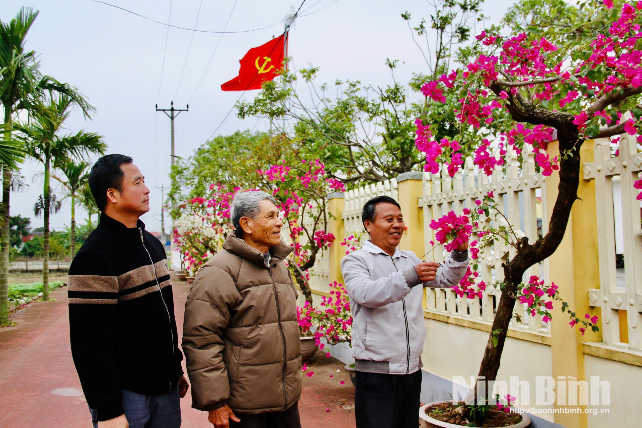 Người dân xã Giao Ninh vui mừng đón xuân mới. Ảnh Minh Hải