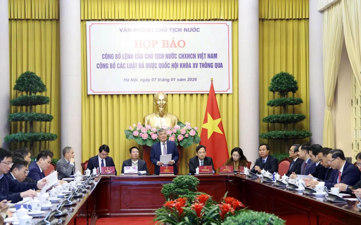 Văn phòng Chủ tịch nước tổ chức họp báo công bố Lệnh của Chủ tịch nước về 12 luật. (Ảnh VGP)