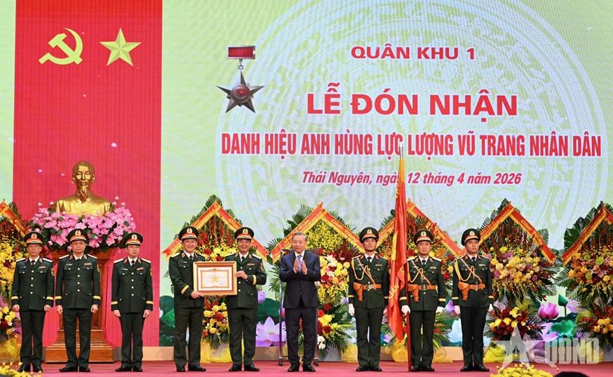 Tổng Bí thư, Chủ tịch nước Tô Lâm trao danh hiệu Anh hùng lực lượng vũ trang nhân dân tặng Quân khu 1.