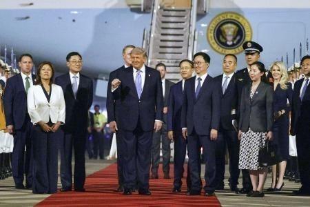 Tổng thống Mỹ Donald Trump tới Bắc Kinh ngày 13/5/2026, bắt đầu chuyến thăm cấp nhà nước Trung Quốc. Ảnh: Kyodo/TTXVN