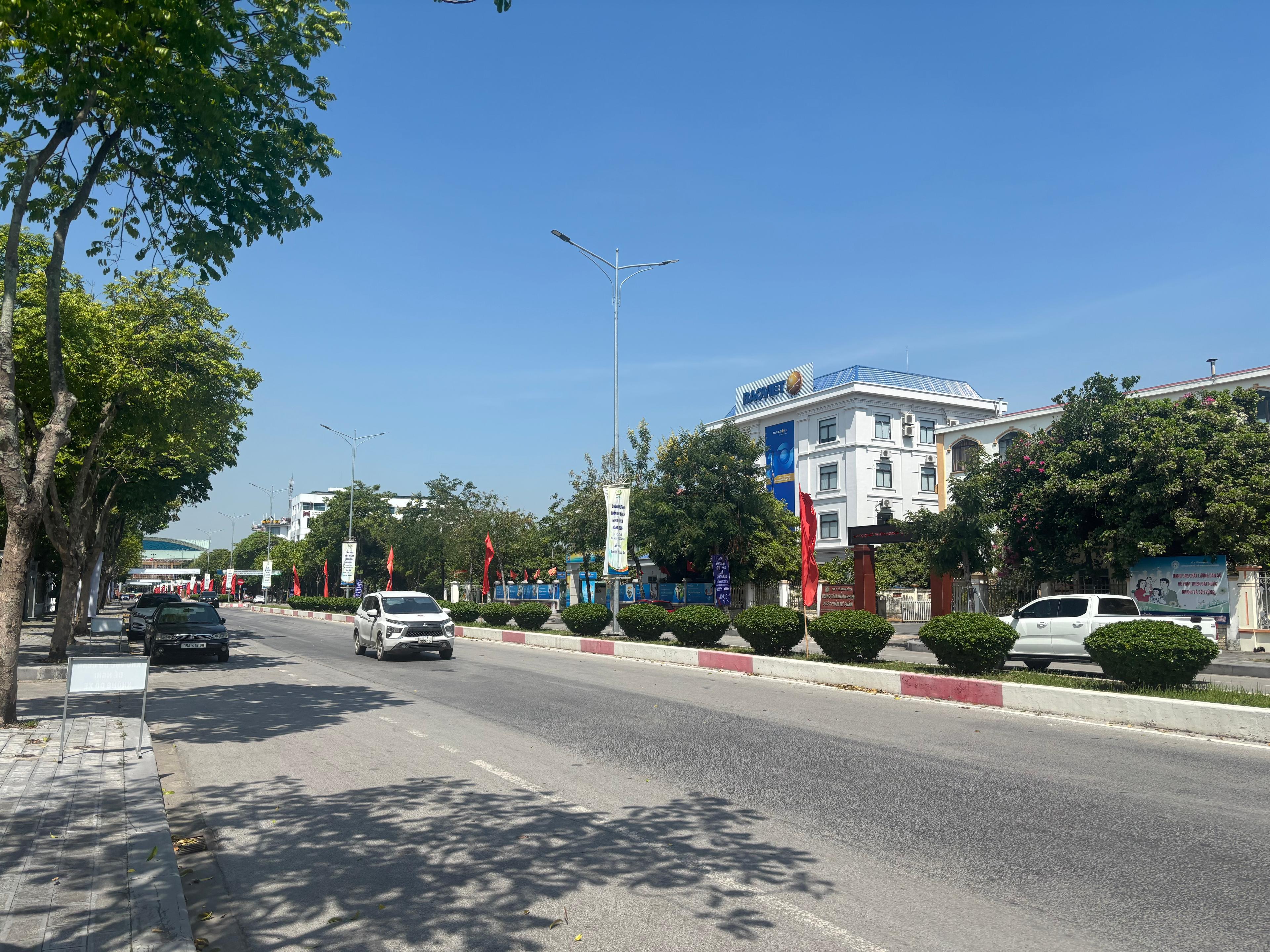 Đợt nắng nóng trên diện rộng xảy ra tại khu vực Bắc Bộ và các tỉnh miền trung. Ảnh: P.V