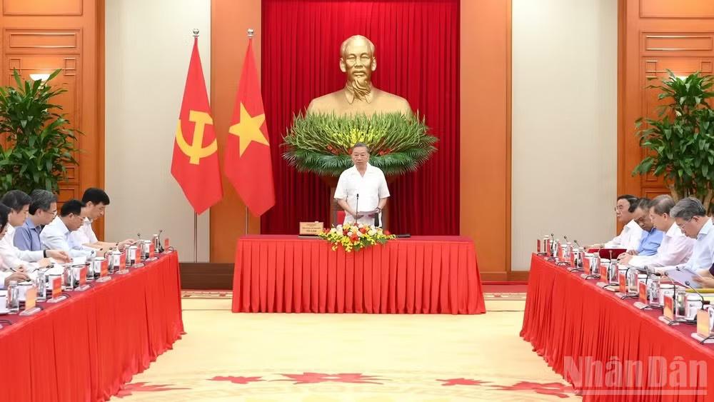 Tổng Bí thư, Chủ tịch nước Tô Lâm chủ trì buổi làm việc với Ban Tổ chức Trung ương về trọng tâm công tác tổ chức xây dựng Đảng theo tinh thần Nghị quyết Đại hội XIV của Đảng diễn ra chiều 3/6, tại Trụ sở Trung ương Đảng. (Ảnh: ĐĂNG KHOA)