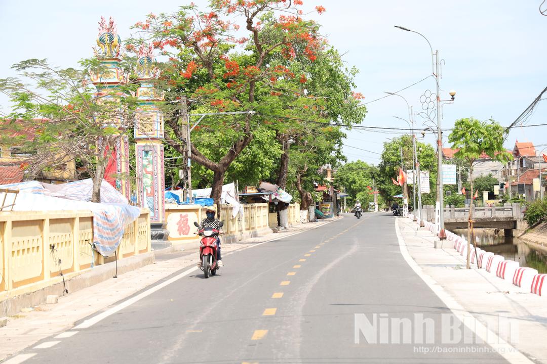 Diện mạo đường làng, ngõ xóm trên địa bàn xã Hải Anh ngày càng khang trang, sạch đẹp.
