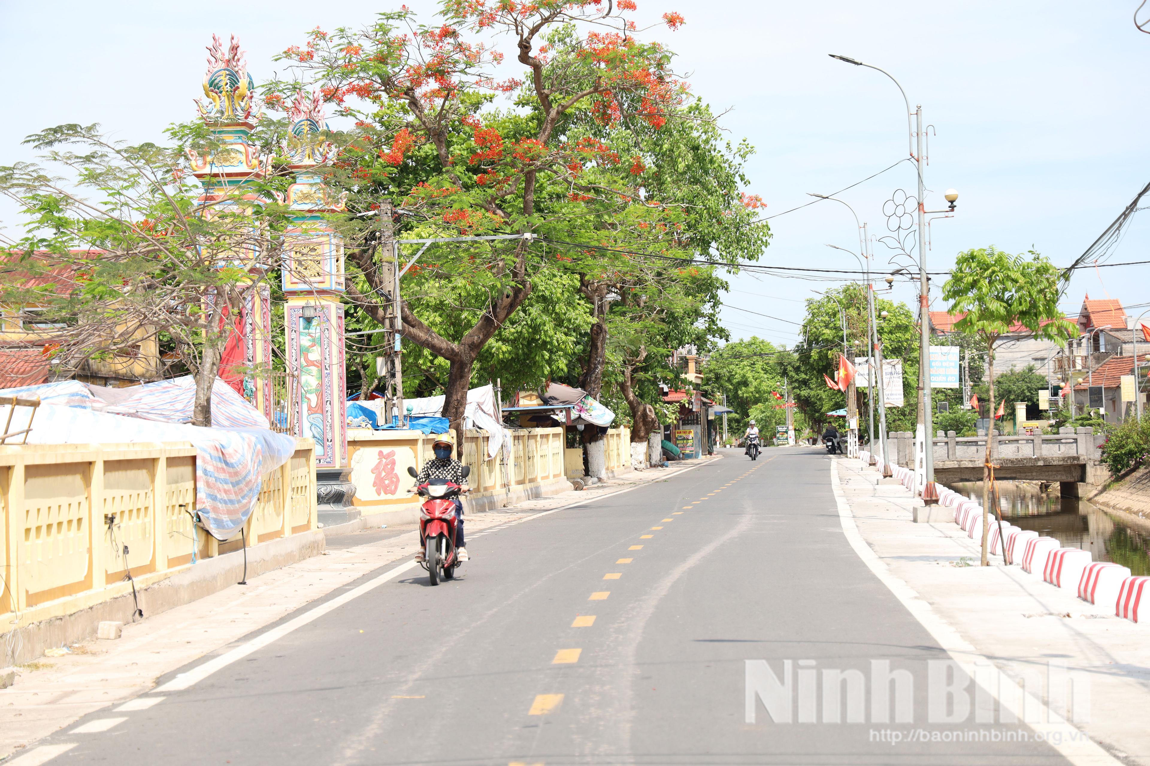 Diện mạo đường làng, ngõ xóm trên địa bàn xã Hải Anh ngày càng khang trang, sạch đẹp.