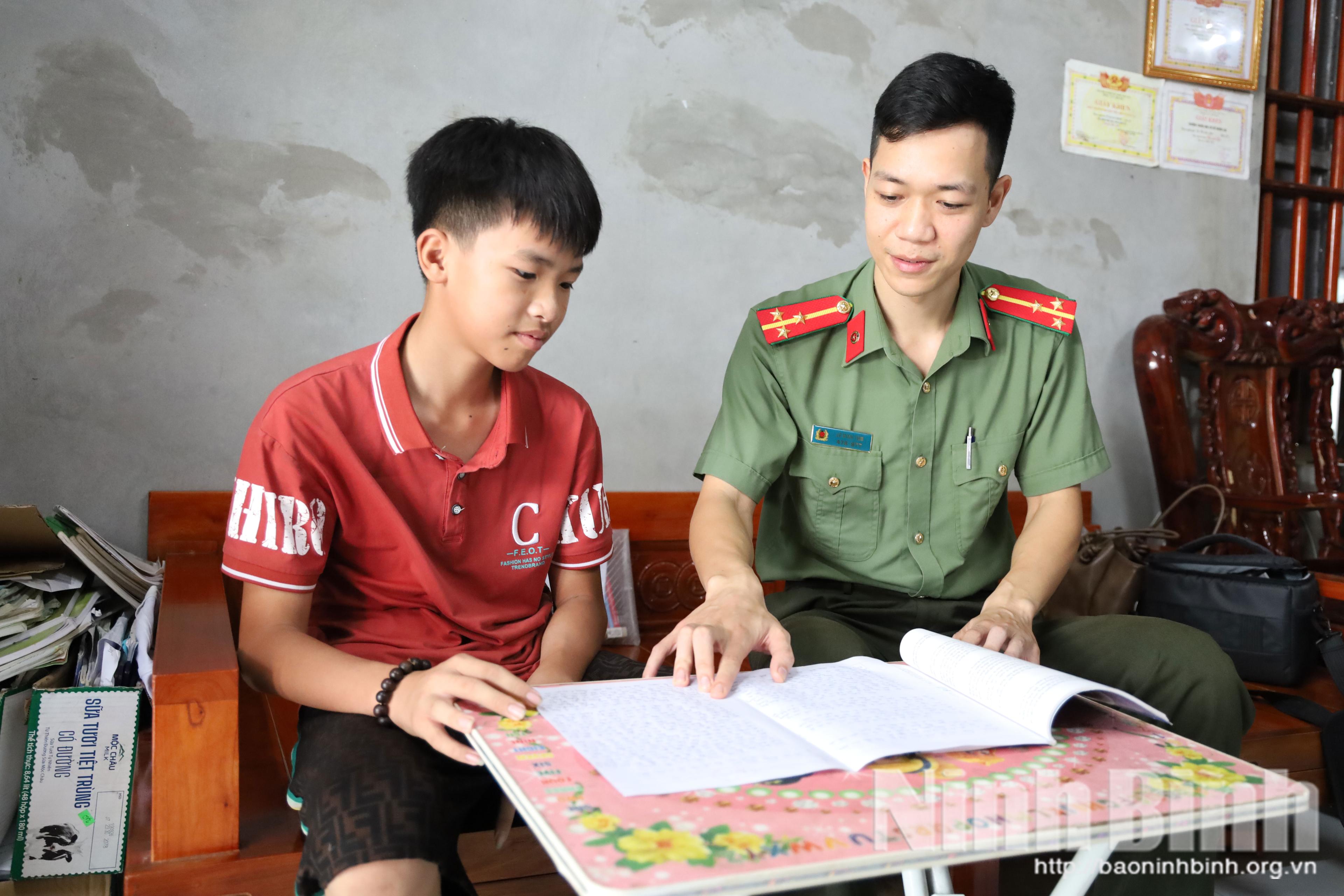 Thông qua chương trình đỡ đầu, nhiều em nhỏ có hoàn cảnh khó khăn đã có thêm niềm tin, động lực để yên tâm học tập, vươn lên trong cuộc sống