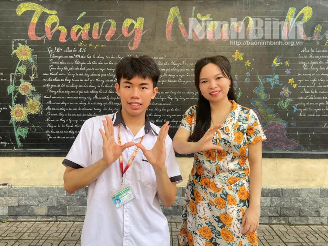 Em Phạm Lê Minh Tâm (lớp 11 Anh 1), Trường THPT chuyên Lê Hồng Phong giành giải Nhất nội dung Microsoft Word 2019 và giành quyền đại diện Việt Nam tham dự Vòng Chung kết Thế giới diễn ra tại Hoa Kỳ
