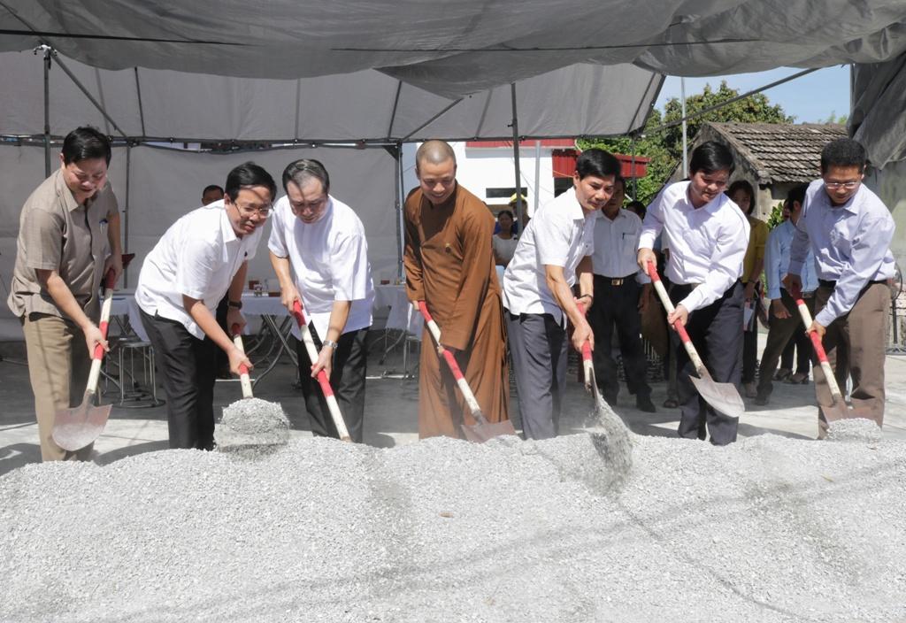 Khởi công xây dựng nhà tình nghĩa