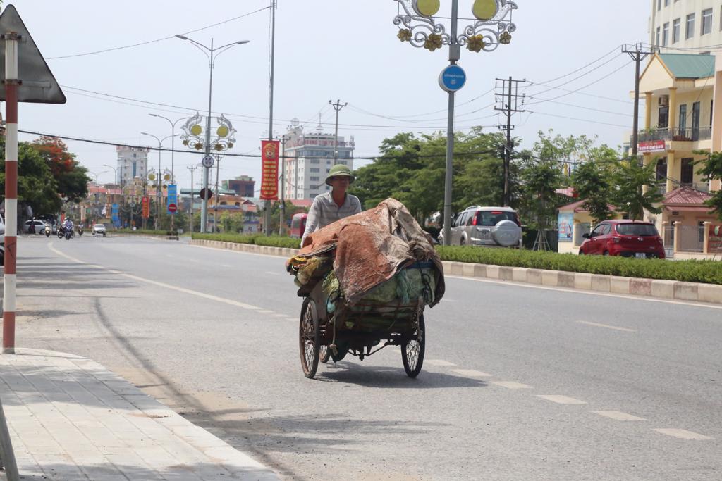 Nhọc nhằn mưu sinh mùa nắng nóng