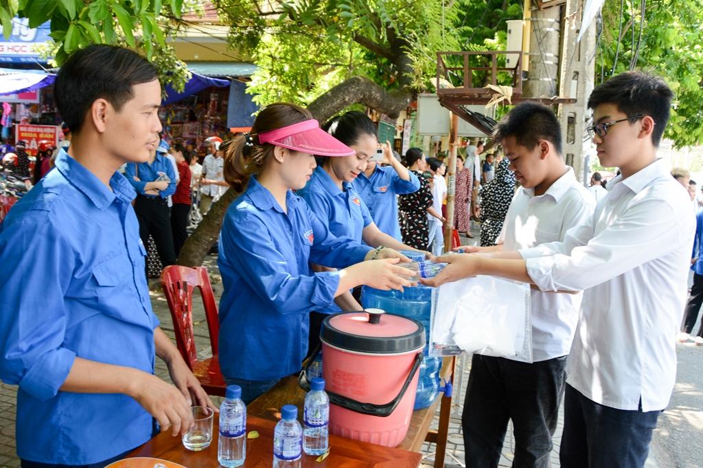 Gần 1.000 đoàn viên thanh niên tỉnh Ninh Bình tham gia tiếp sức mùa thi