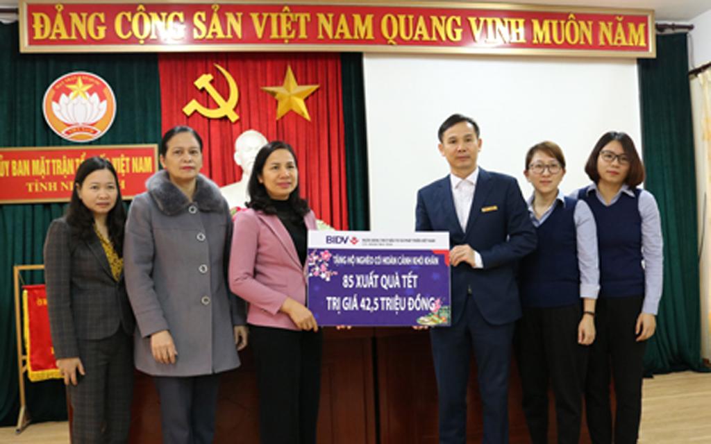 Thận trọng khi vay tiền trực tuyến
