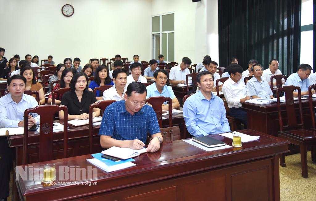Hội nghị báo cáo viên tháng 9