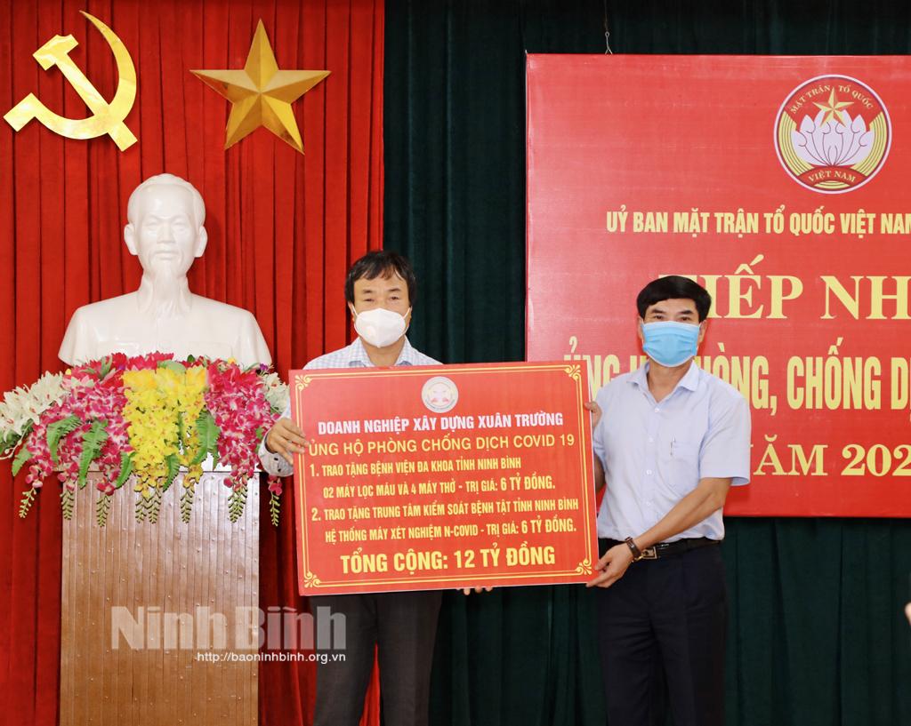 Doanh nghiệp Xuân Trường tặng 800.000 liều vắc xin Sputnik của Nga để tiêm phòng COVID-19 cho người dân Ninh Bình, Hà Nam