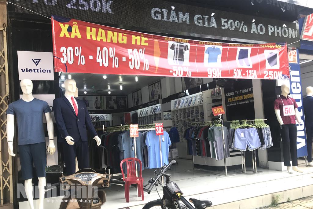 Thời trang hè giảm giá mạnh