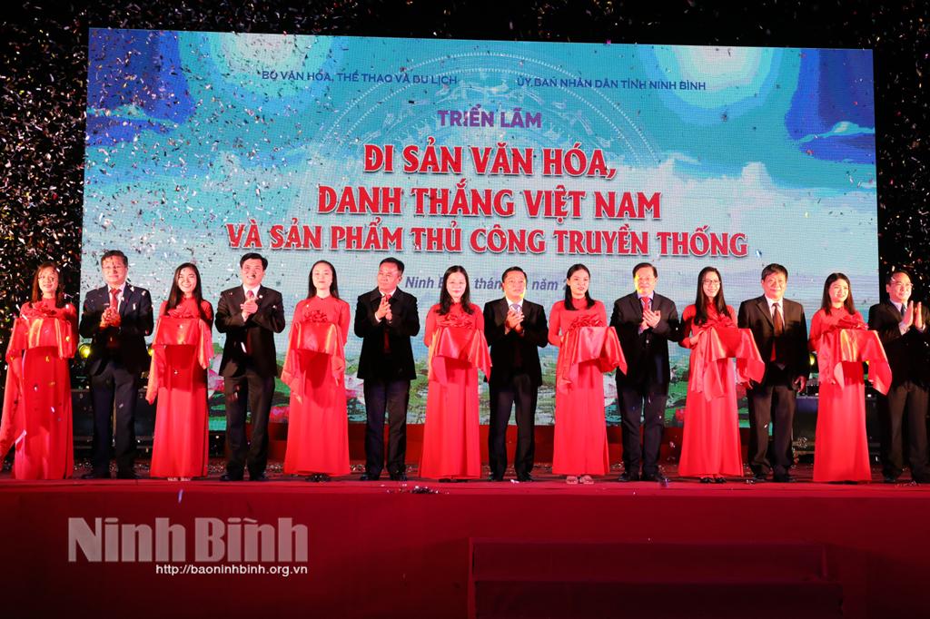 Khai mạc Triển lãm Di sản văn hóa, danh thắng Việt Nam và sản phẩm thủ công truyền thống