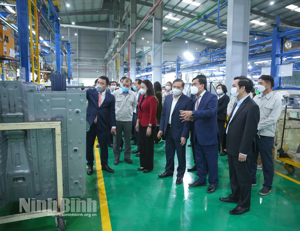 Đoàn công tác của tỉnh kiểm tra, động viên sản xuất tại Nhà máy sản xuất ô tô Hyundai Thành Công