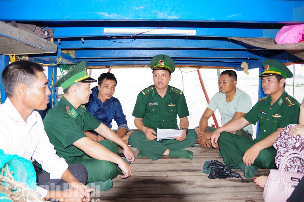 Khát vọng vươn khơi
