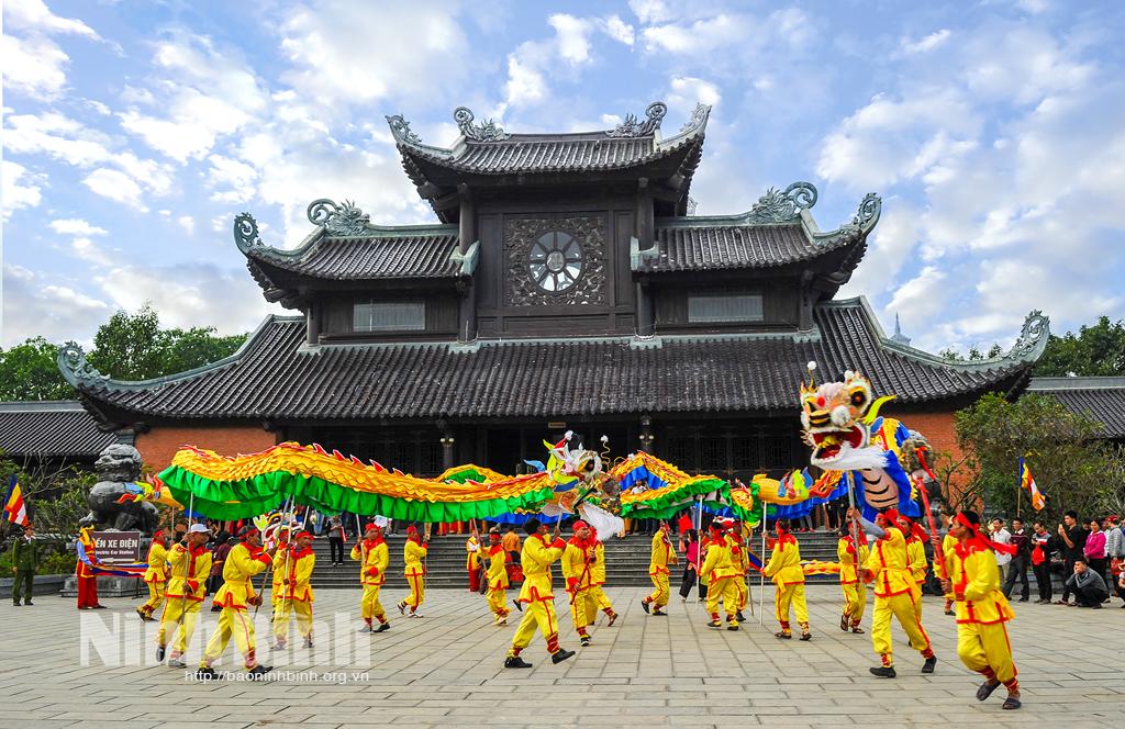 Trẩy hội xuân Ninh Bình