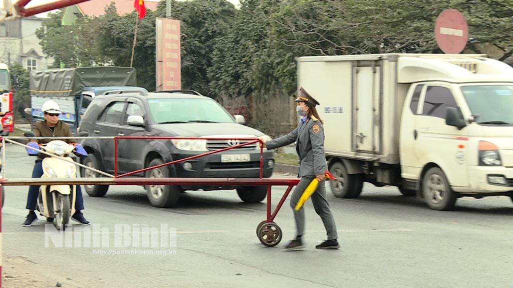 Những người làm việc "xuyên" Tết