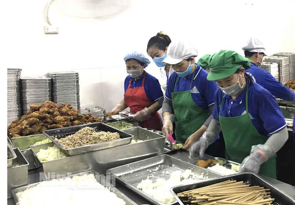 Bữa cơm ca an toàn trong mùa dịch