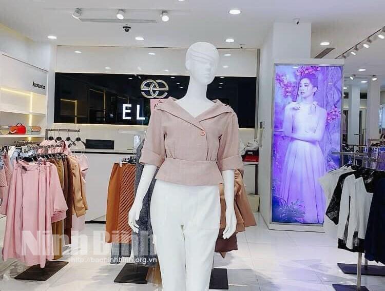 Thời trang đầu hè phong phú mẫu mã