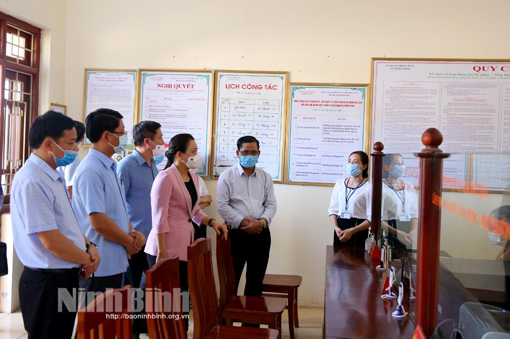 Đồng chí Bí thư Tỉnh ủy kiểm tra, khảo sát công tác xây dựng nông thôn mới tại xã Hồi Ninh